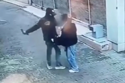 Bursa'da tornavidalı kar maskeli gaspçı kamerada