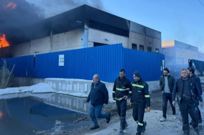 Geri dönüşüm fabrikasında yangın paniği
