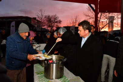 Başkan Erkan Aydın Panayır’da vatandaşlarla gönül sofrasında buluştu