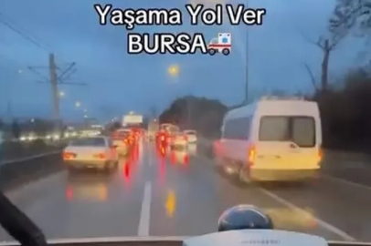 Bursa’da göz dolduran anlar, onlarca sürücü yol verdi
