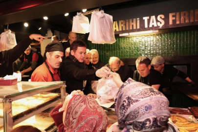 Bursalılar sahurda tarihi meydanda buluştu