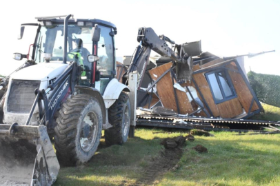 Tarım arazilerindeki tiny house'lar bir bir yıkıldı