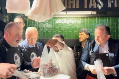 Bursa'da Tarihi Abdal Meydanı'nda binler sahur sofrasında buluştu