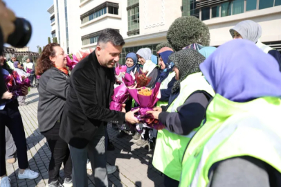 Büyükşehir'den kadın çalışanlara çiçek jesti