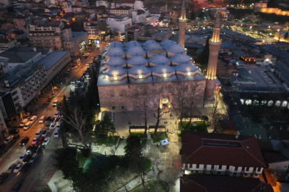 Bursa'da vatandaşlar sabah namazında Ulu Camii'ye akın etti