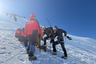 Uludağ'da mahsur kalan 2 kadın kurtarıldı
