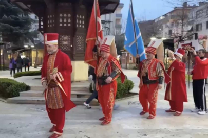 Bursa'da  davetli oldukları iftara mehter takımı ile gittiler