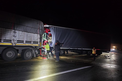 Bursa'da iki tırın çarpıştığı kazada 1 kişi hayatını kaybetti