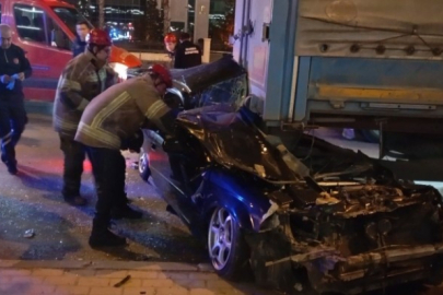 Bursa'da ikiye bölünen araçtan kurtuldu