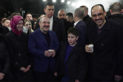 AK Parti Bursa Milletvekili Varank ve MİT Başkanı Kalın, sahurda vatandaşlarla bir araya geldi