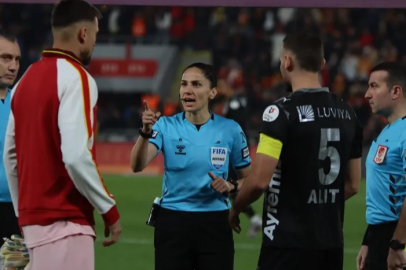 Süper Lig'de 22 yıl sonra kadın hakem düdük çaldı