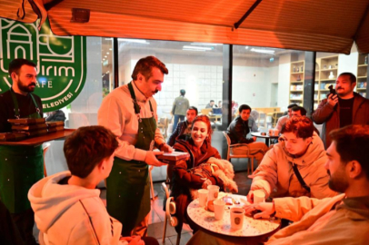 Başkan Yılmaz önce pişirdi sonra ikram etti