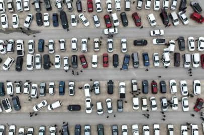 Bursa'da ikinci el oto pazarında buruk bayram