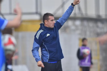 İnegölspor hocasıyla yolları ayırdı