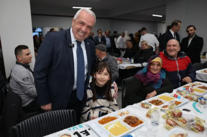 Başkan Özdemir, vatandaşlarla iftarda buluştu