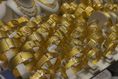 Altında makas açılıyor