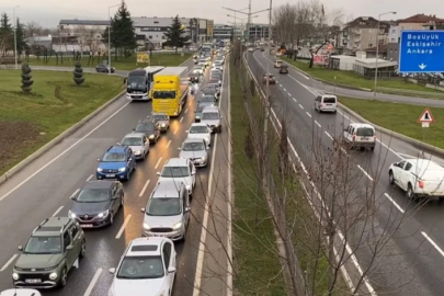 Bayram dönüşü Bursa otoyolunda yoğunluk