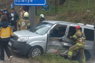Bursa'da kamyonet ile hafif ticari araç çarpıştı: 4 yaralı