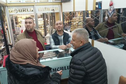 Altın fiyatları düştü, vatandaş kuyumculara akın etti