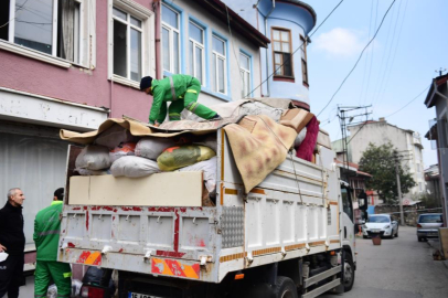 Bursa'da bir daireden 4 kamyon çöp çıktı