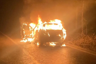 Bursa'da seyir halindeki otomobil alev topuna döndü