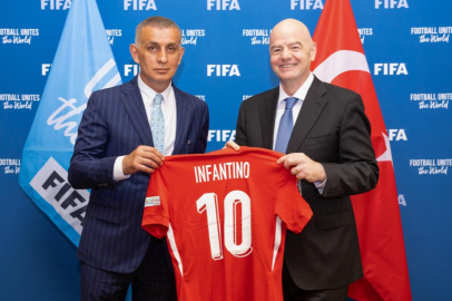 FIFA Başkanı Infantino'dan Türkiye'ye tebrik