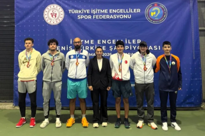 Osmangazi’nin şampiyon raketlerinden büyük başarı