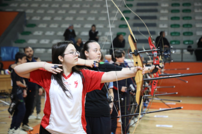 İnegöl'de öğrenciler okçuluk maharetlerini yarıştırdı