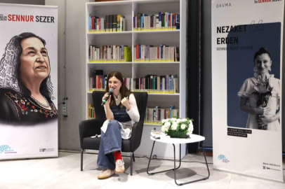 Nezaket Erden, Nilüfer'de 'Sennur Sezer' şiirleri okudu