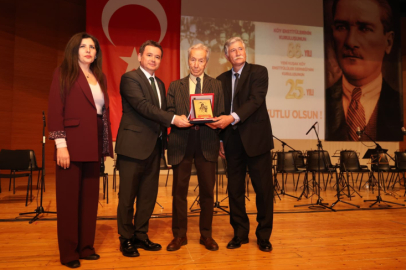 Başkan Erkan Aydın’dan anlamlı ödül takdimi