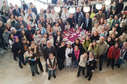 Bu okulda veliler çocuklarıyla sınava girdi..