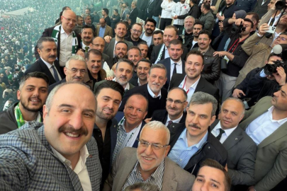 Mustafa Varank Varank, Bursa protokolüyle şampiyonluğu kutladı