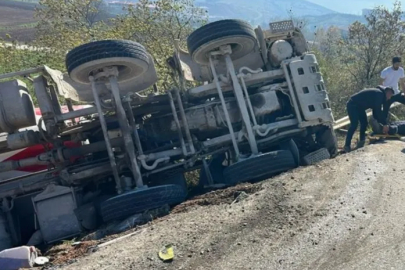 Bursa'da beton mikseri şarampole yuvarlandı