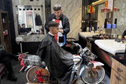 Bursa'da motosikleti berber koltuğuna dönüştürdü