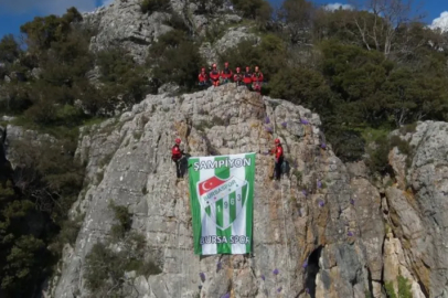 Bursaspor bayrağı zirvede dalgalandı