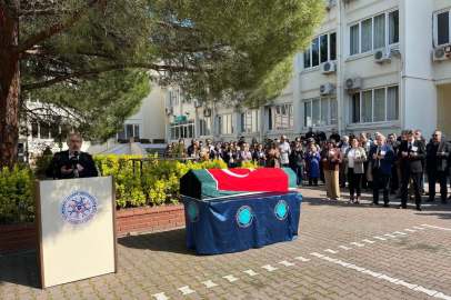 Akademisyen Doğan Yavaş, fakültesi önünden dualarla uğurlandı