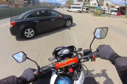 Bursa'da aracını motosikletin önüne kırdı