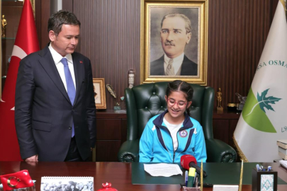 Başkan Aydın koltuğu çocuklara bıraktı