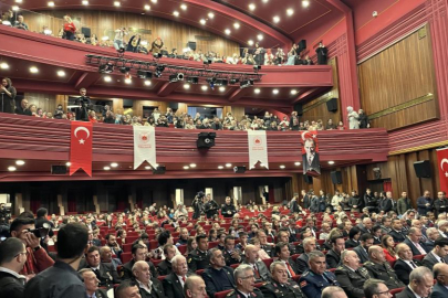 Bursa'da  23 Nisan coşkusu salona sığmadı