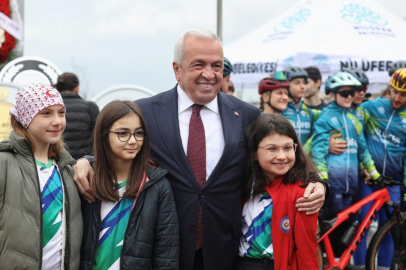 Nilüfer, 23 Nisan’ı Cumhuriyet Meydanı’nda kutladı