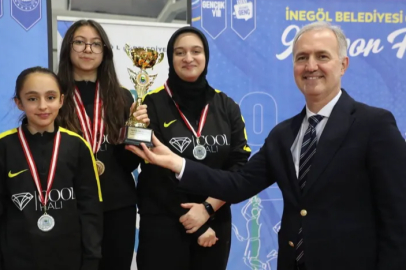 İnegöl'de puanlı atletizm kupaları sahiplerini buldu