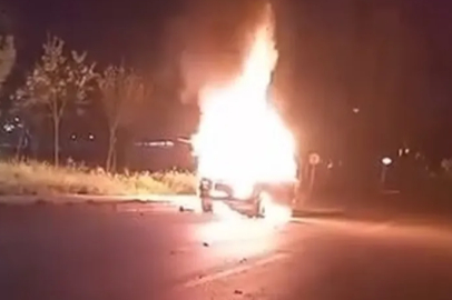 Bursa'da park halindeki otomobil alev topuna döndü