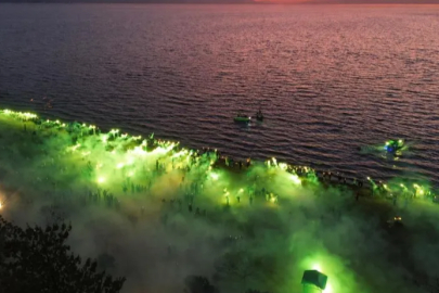 İznik sahili yeşil-beyaza boyandı