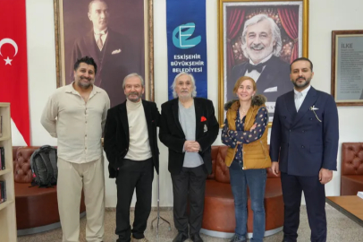 Müjdat Gezen, adının verildiği sahneyi ziyaret etti