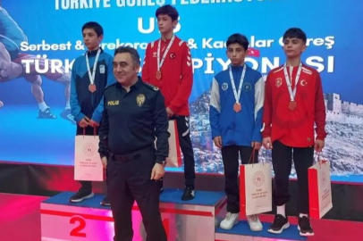 Bursa Büyükşehir Belediyesporlu güreşçilerden 3 madalya