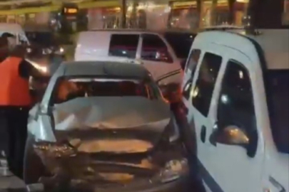 Bursa'da zincirleme kaza: 3 araç hurdaya döndü