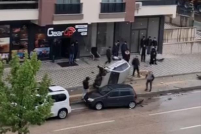 Bursa'da kontrolden çıkan otomobil takla attı
