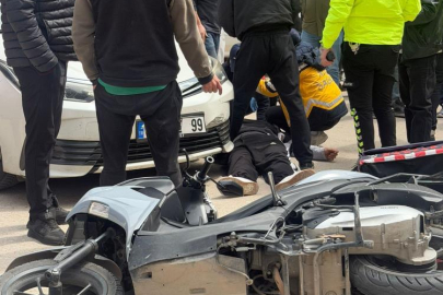 Bursa'da otomobilin çarptığı motosikletli kurye yaralandı