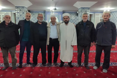 Suriyeli Abdülkerim Ömer'e cami cemaatinden anlamlı uğurlama