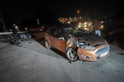 Bursa'da  otomobil ile çarpışan motosiklet sürücüsü ağır yaralandı